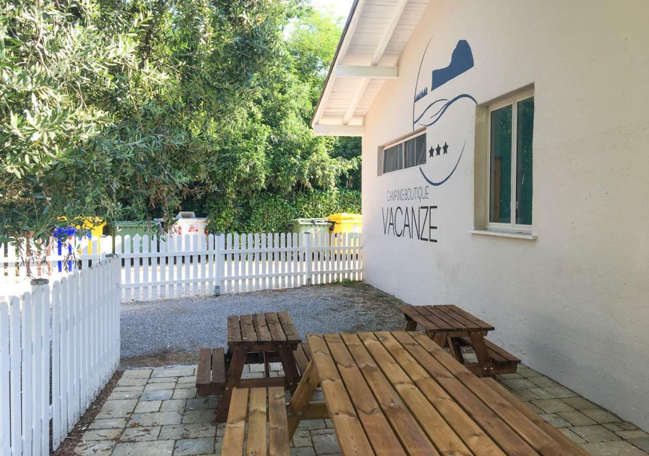 Vacanze Glamping Boutique San Felice del Benaco Ngoại thất bức ảnh